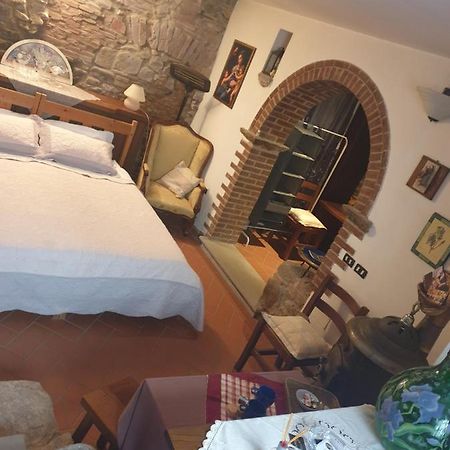 Helga's House- Una Finestra sul Borgo Ambra Esterno foto