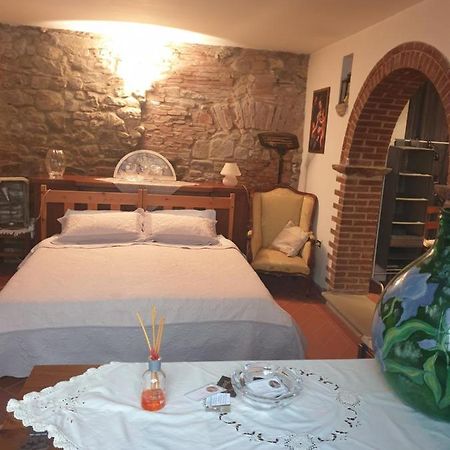 Helga's House- Una Finestra sul Borgo Ambra Esterno foto
