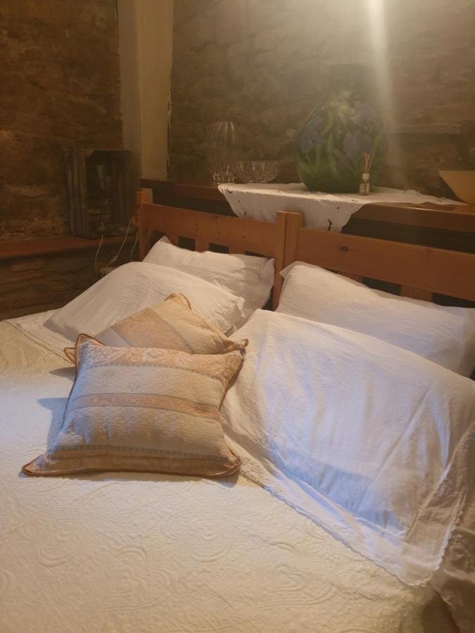 Helga's House- Una Finestra sul Borgo Ambra Esterno foto