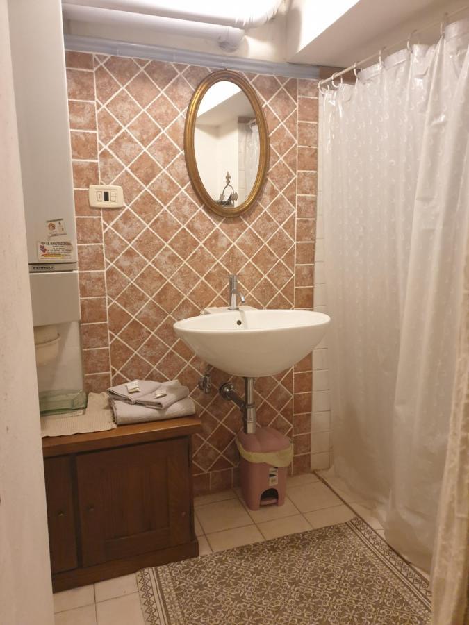 Helga's House- Una Finestra sul Borgo Ambra Esterno foto