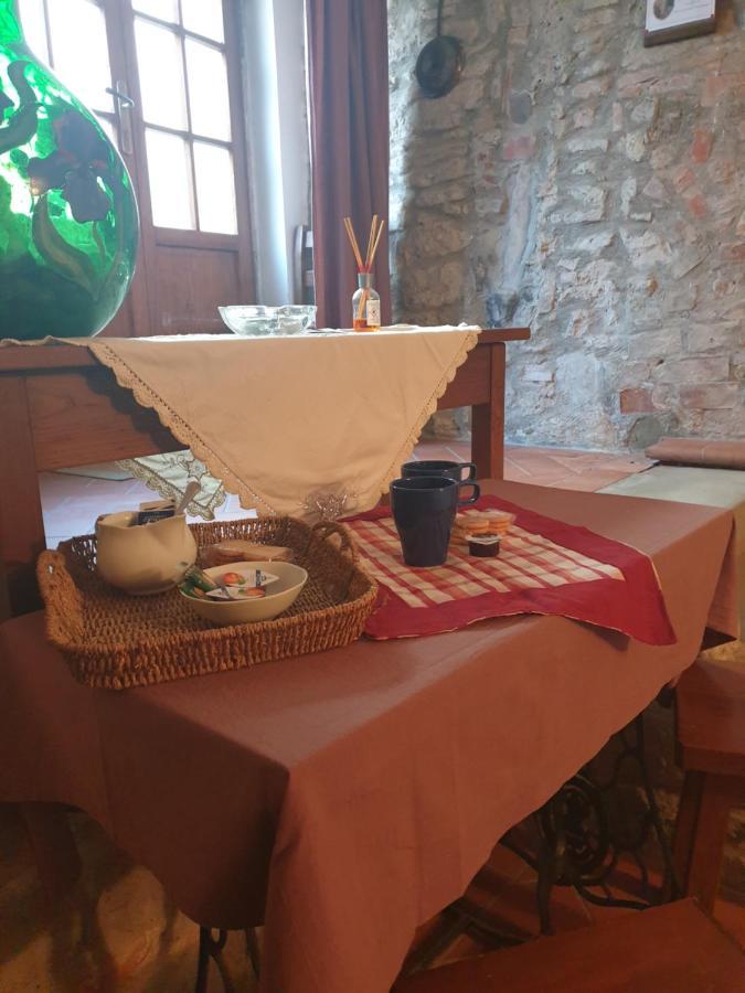 Helga's House- Una Finestra sul Borgo Ambra Esterno foto